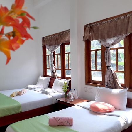 Subash Hotel ナラタニヤ エクステリア 写真