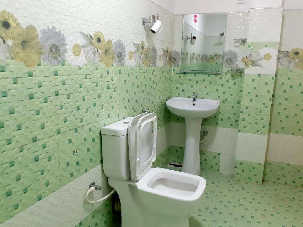 Subash Hotel ナラタニヤ エクステリア 写真