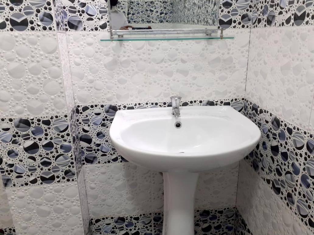 Subash Hotel ナラタニヤ エクステリア 写真