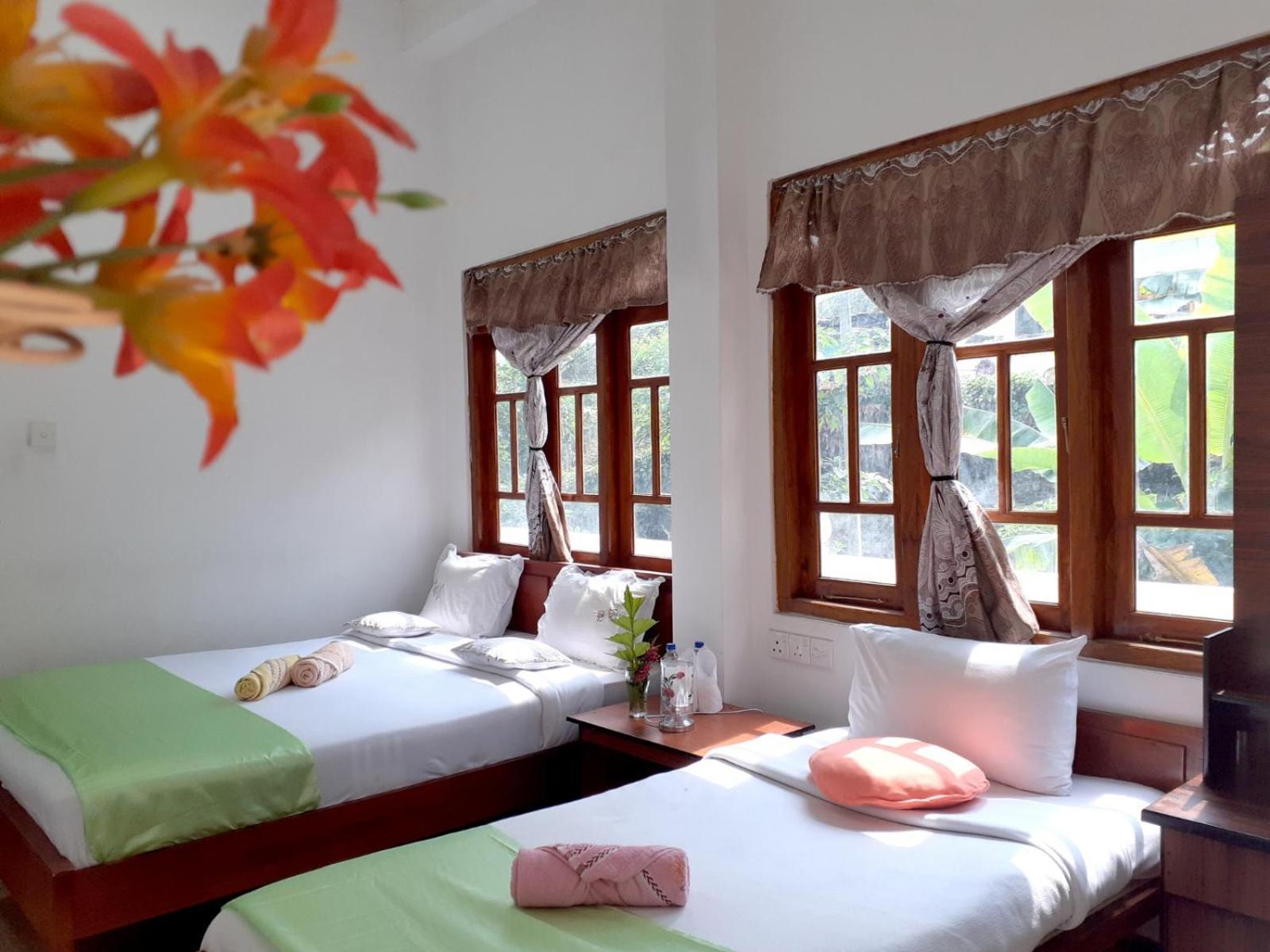 Subash Hotel ナラタニヤ エクステリア 写真