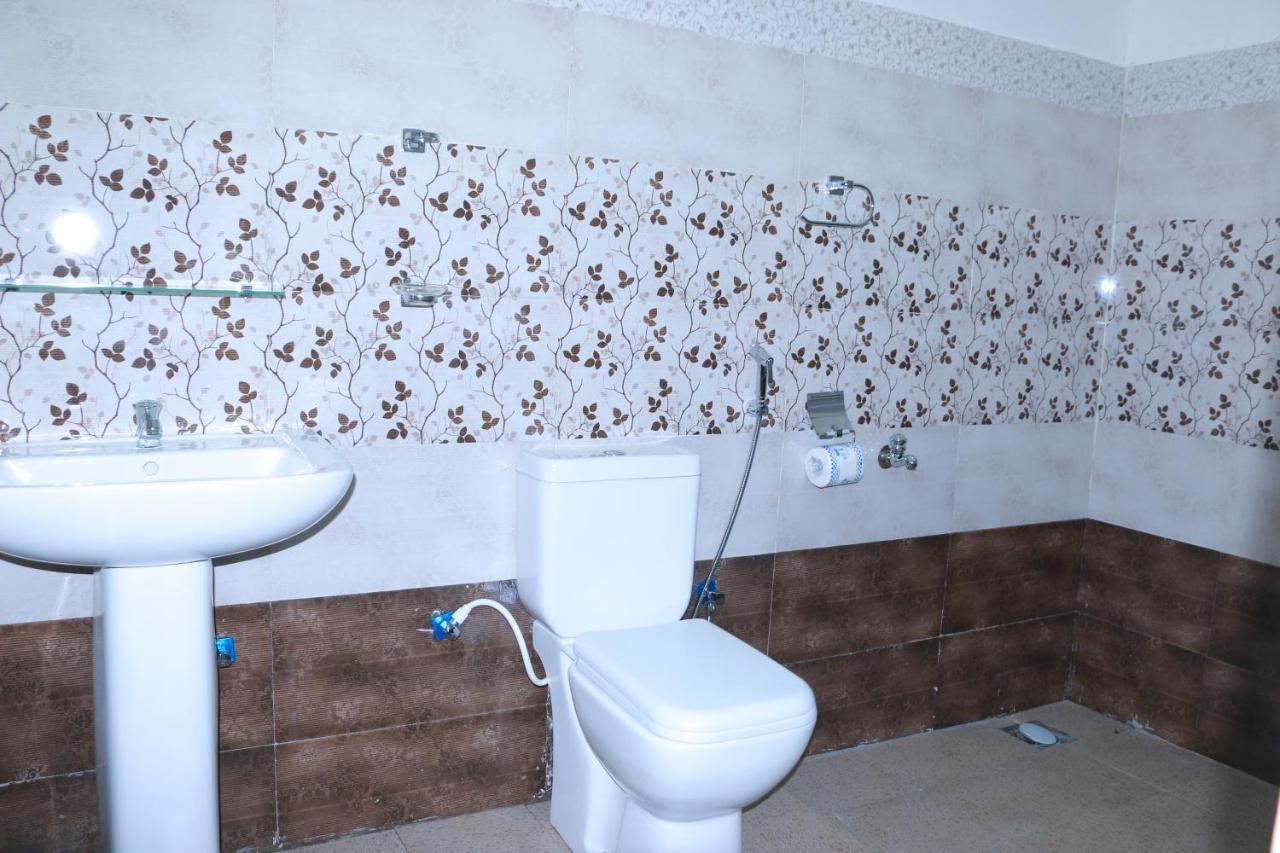 Subash Hotel ナラタニヤ エクステリア 写真