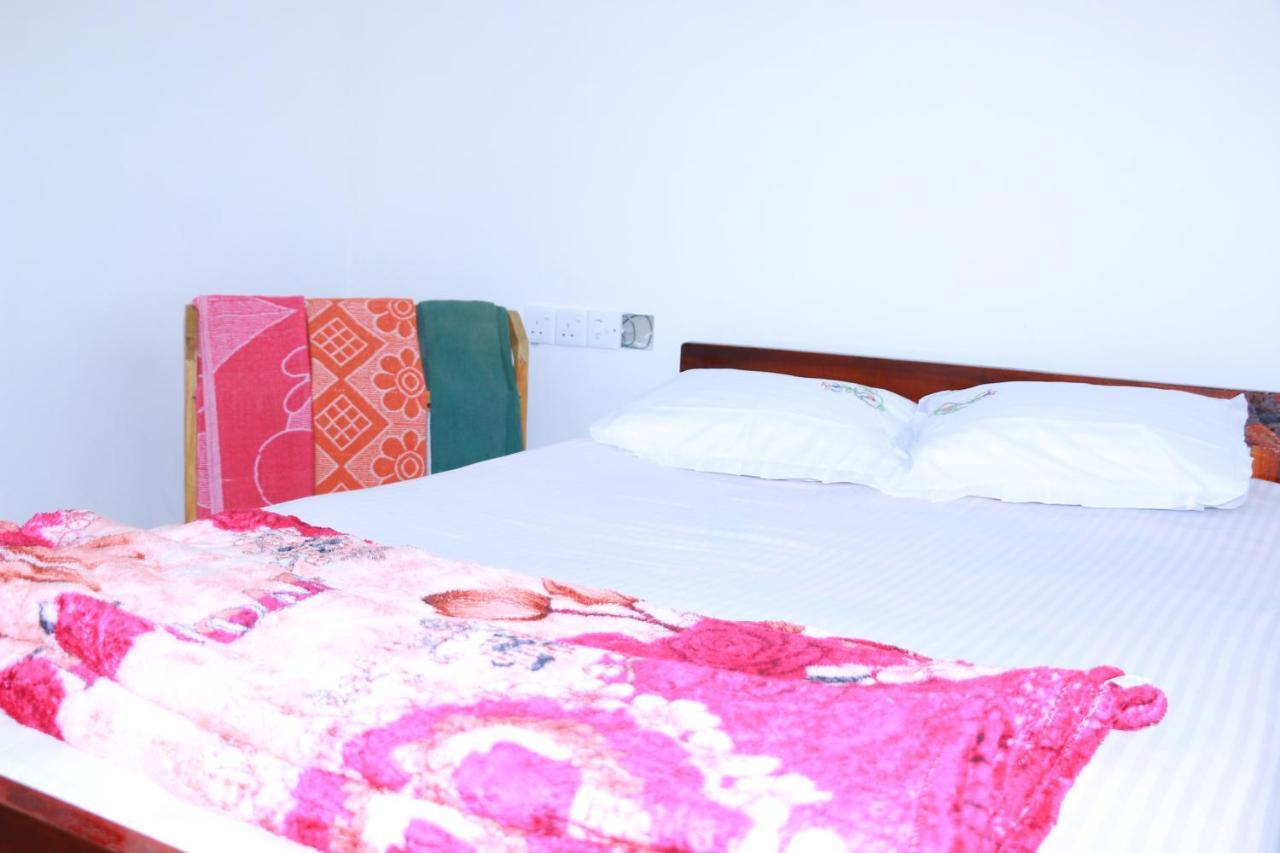 Subash Hotel ナラタニヤ エクステリア 写真