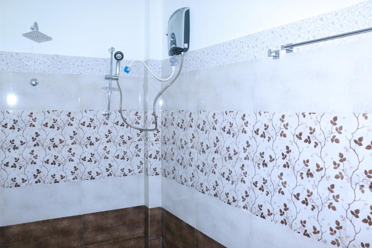 Subash Hotel ナラタニヤ エクステリア 写真